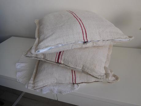 Vankúše menšie , vačšie, podlhovasté,, 