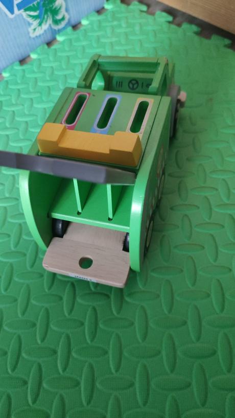 Smetiarske drevené auto cca 20 cm,