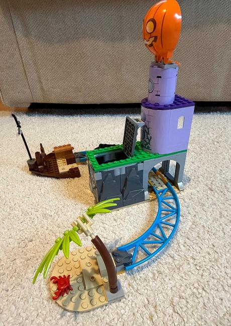 Lego - spideyho team v majaku zeleneho goblina,