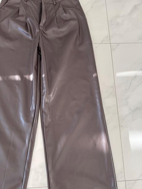 Hnedé koženkové nohavice, s
