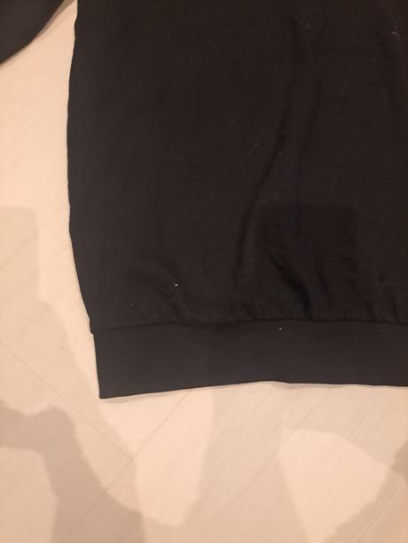 Čierna mikina, 170