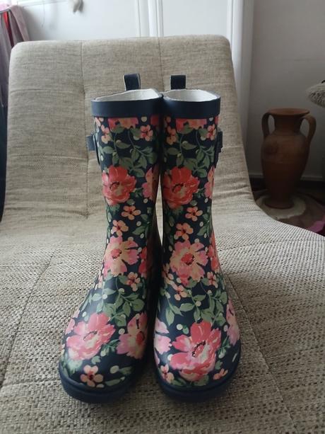 Dievcenske gumaky, 36