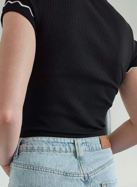 Čierny vrúbkovaný crop top, primark,xs