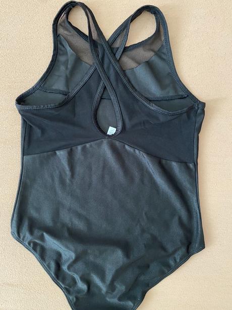 Dievčenské celé plavky, 134