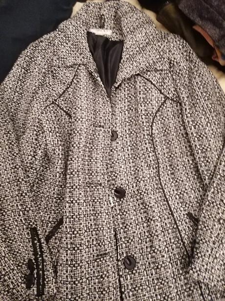 Elegantno športový kabát už aj s poštou, 48