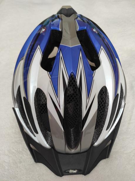 Cyklistická prilba so zadným svetlom,