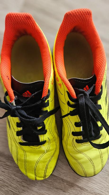 Kopačky a turfy, adidas,35