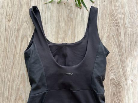 Štýlový športový overal značky oysho, pc 56 eur, s