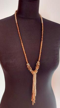 Dlhší nahrdelník,