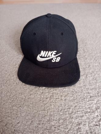 Šiltovka, nike,152
