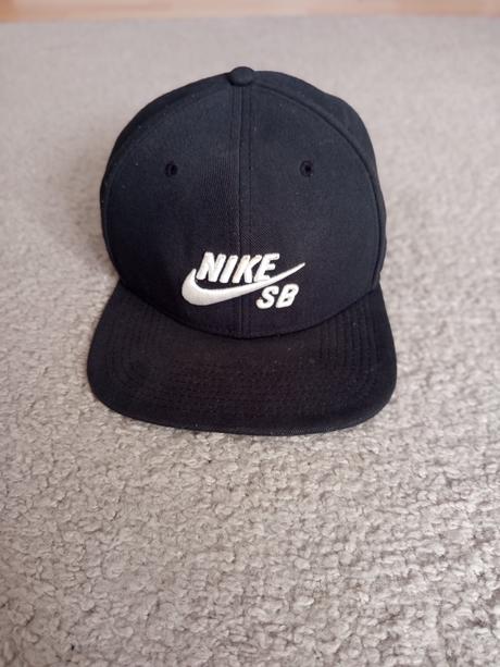 Šiltovka, nike,152