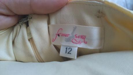 Spoločenské šaty v bledožltej až zlatistej farbe, m