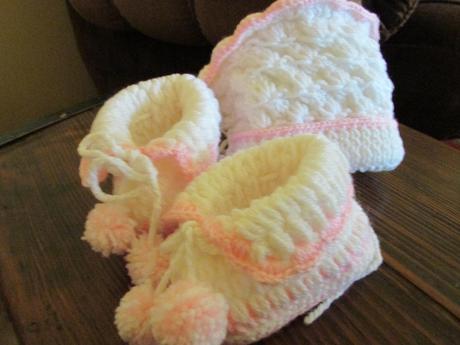 Ručne pletená súpravička na krst, 56