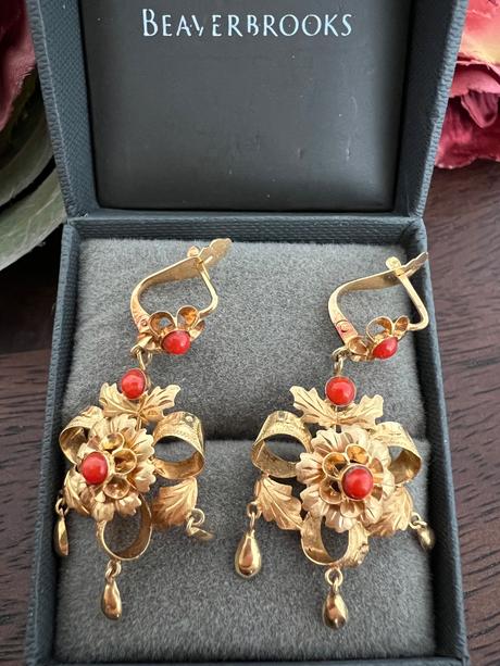 Starozitne nausnice 18k zlato a koral, 