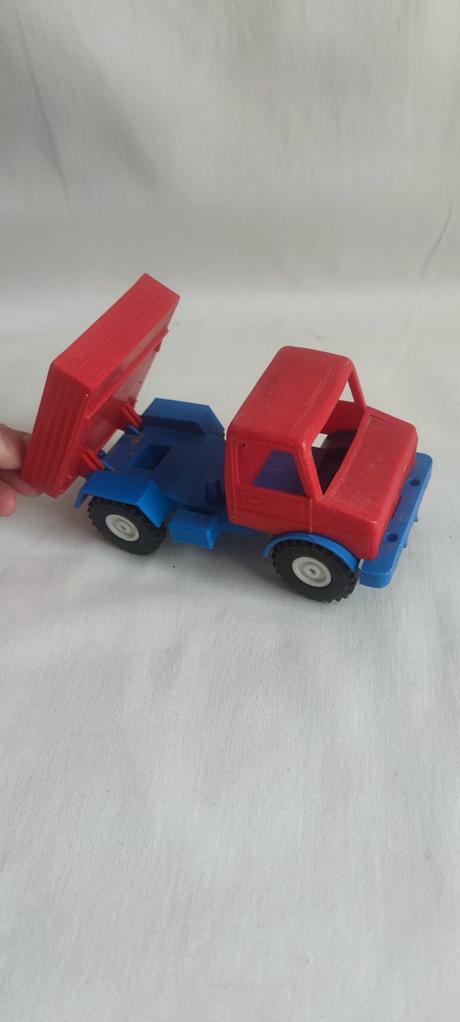 Unimog plastová hračka, 