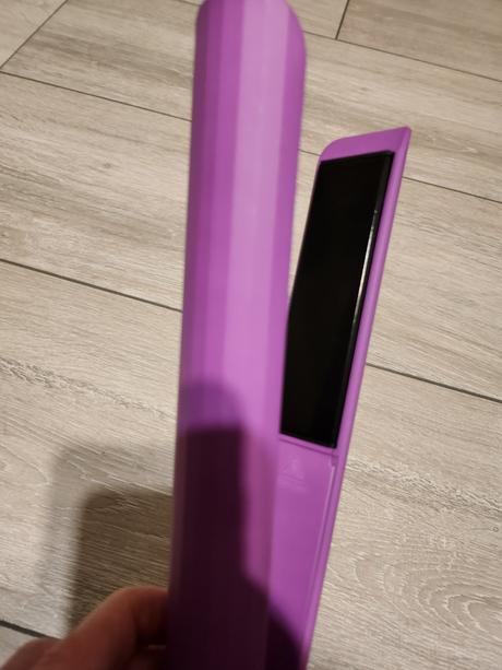 Fialová žehlička na vlasy, 