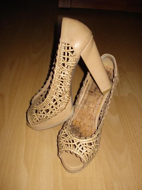 Krémové lodičky, 37