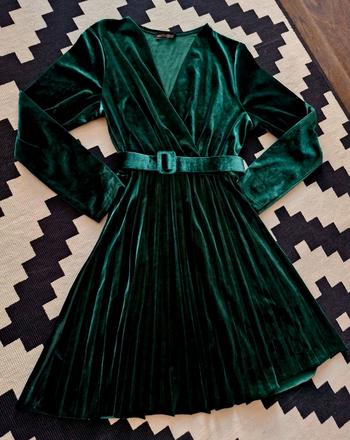 Nadherne smaragdove zamatove saty,top stav v.s/m, new balance,s