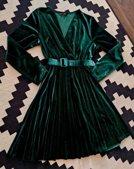 Nadherne smaragdove zamatove saty,top stav v.s/m, new balance,s