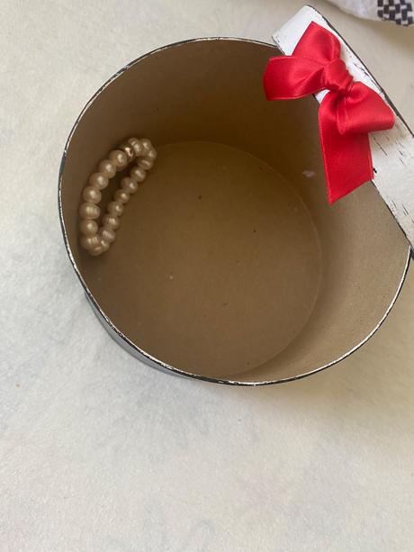 Krabička s mašľou,