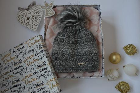 Moderná čiapočka s bohatým brmbolcom, yumi,34 - xxxl