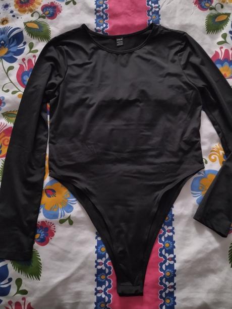 Čierne body s dlhým rukávom, l