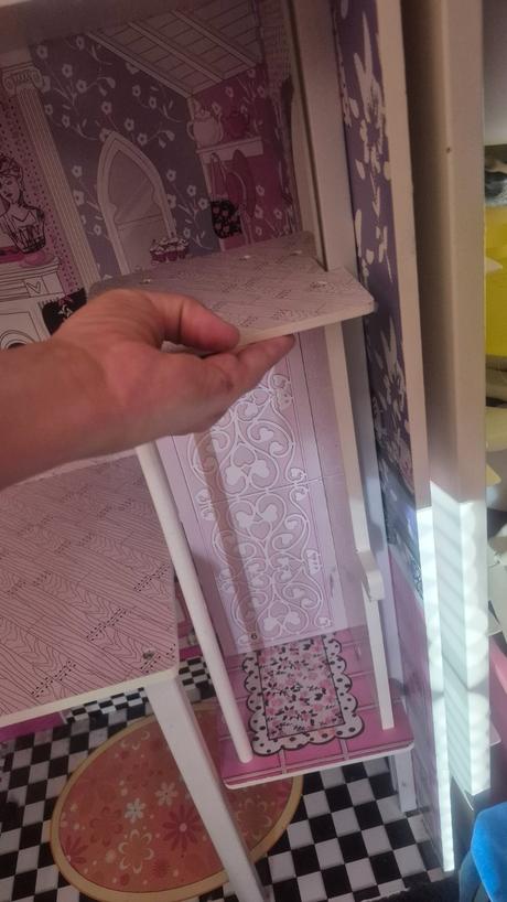 Drevenny domček pre barbie, 