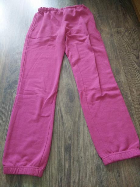 Dievčenské tepláky, 152