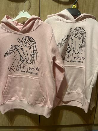 Mikiny s koníkom, 128