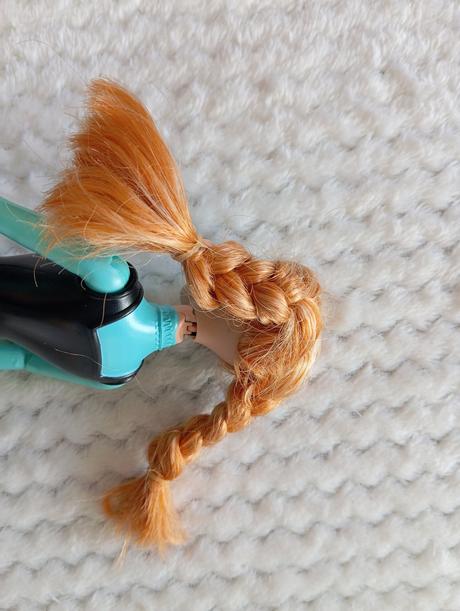 Barbie mattel anna na korčuliach, 