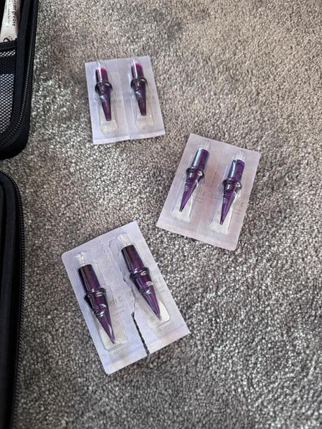 Strojček na tattoo acus, 