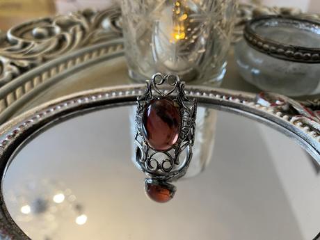 Prsteň s hnedým očkom, 