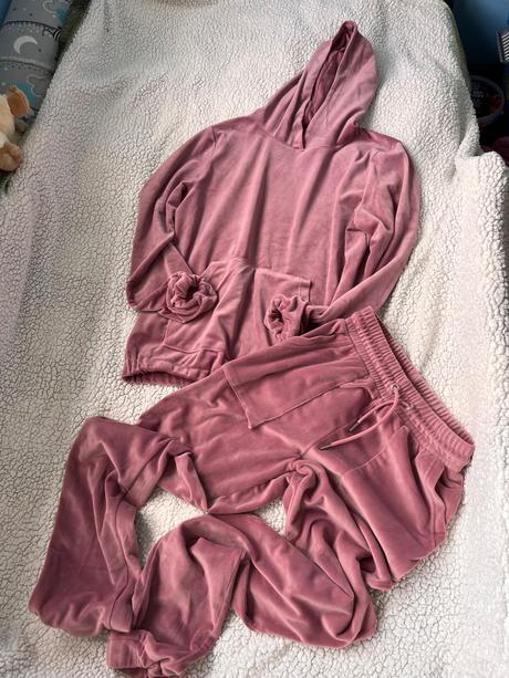 Dievčenska suprava, 170