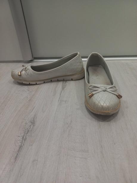 Dievčenské balerínky, 33