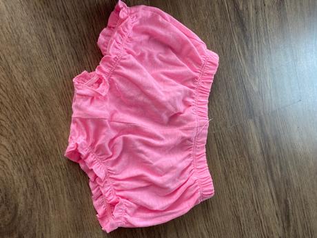 Šortky a volanikmi, f&f,74