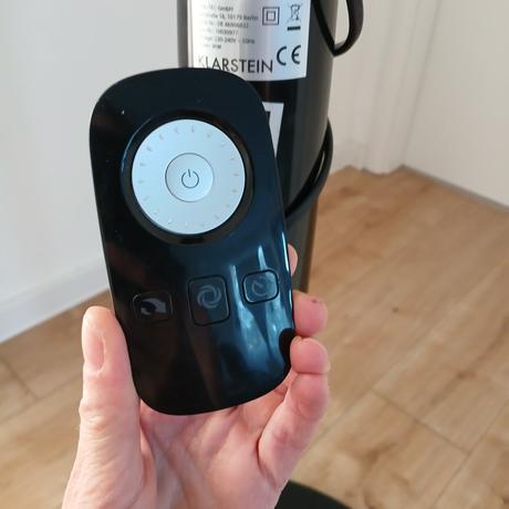 Čierny stojanový ventilátor klarstein,