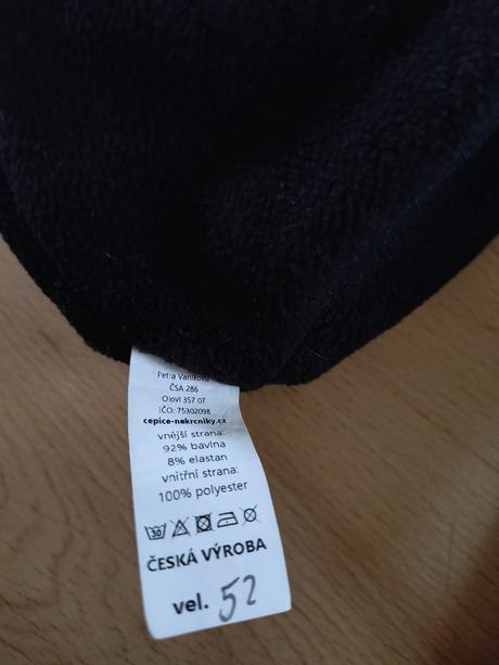 Súprava čiapka a nákrčník, 52