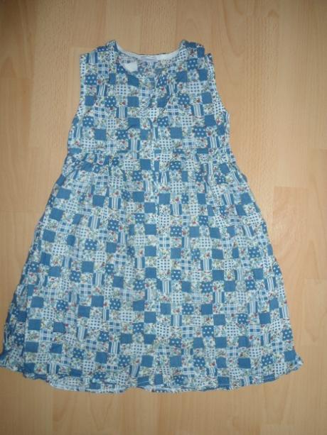 Modre tenke saty, 104