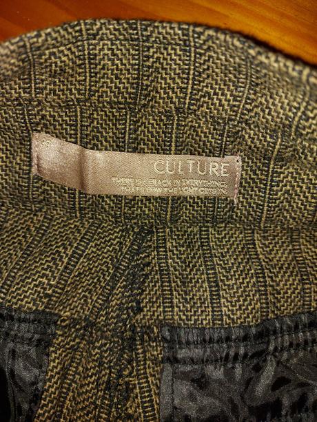 Teplejšie kraťasy culture, 38