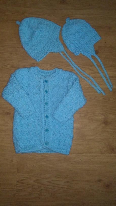 Svetrík + čiapočky, 80