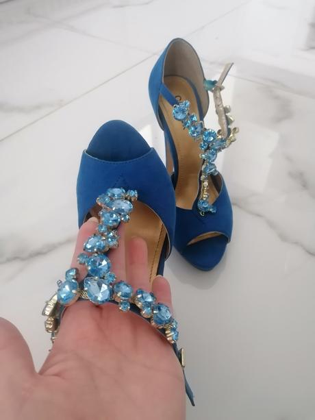 Nádherné sandálky, 36