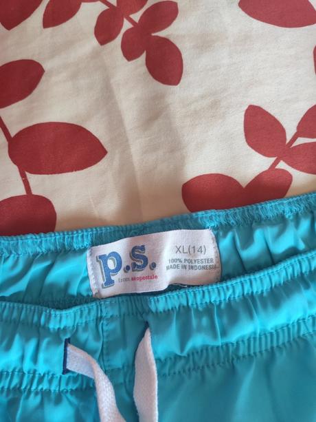 Športové modré kraťasy, 158