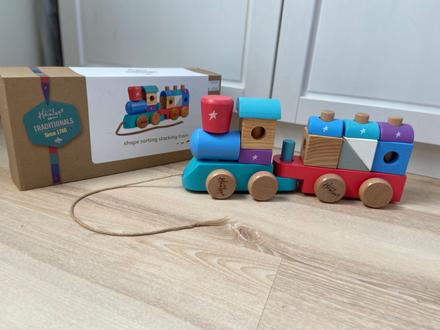 Dreveny vlacik hamleys,