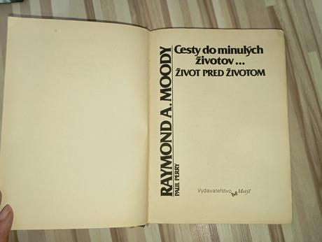 Raymond a. moody - cesty do minulých životov,