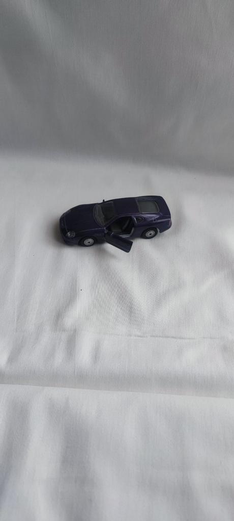 Model auta aston martin db7, 