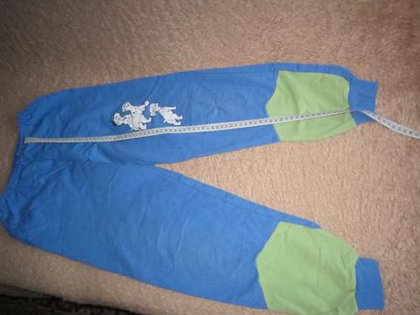 1726. 2 mikiny a tepláky, 146