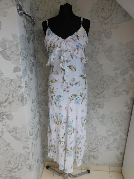 Pekne romanticke šaty, 38