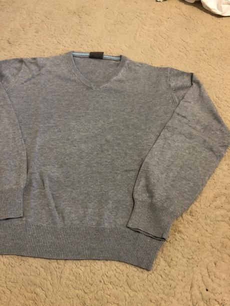 Sivý sveter, l.o.g.g.,m