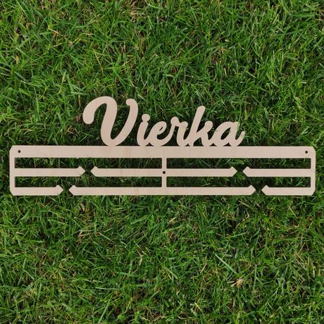 Vešiak na medaily s menom, 