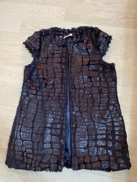 Dievčenská vesta, 152